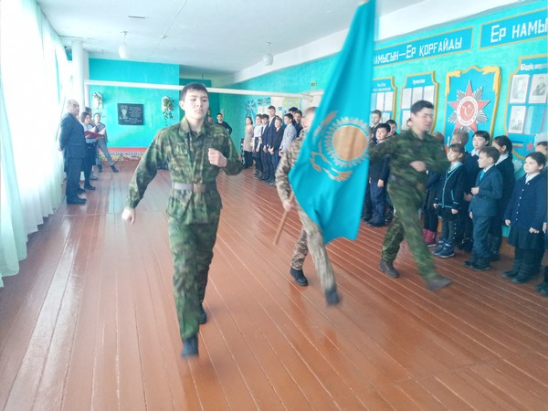 Торжественная линейка, посвящённая Дню Первого Президента РК